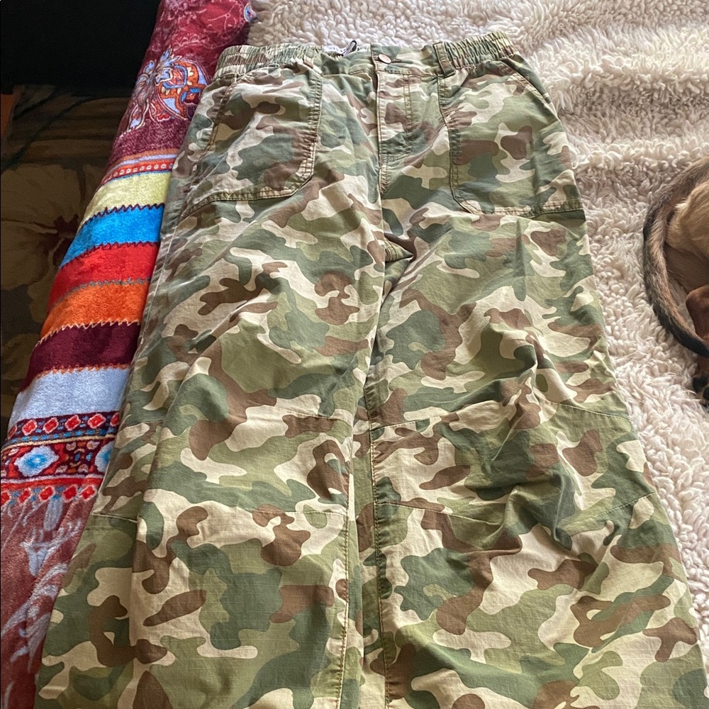 Camouflage Cargo Pants - Picture 4 of 4